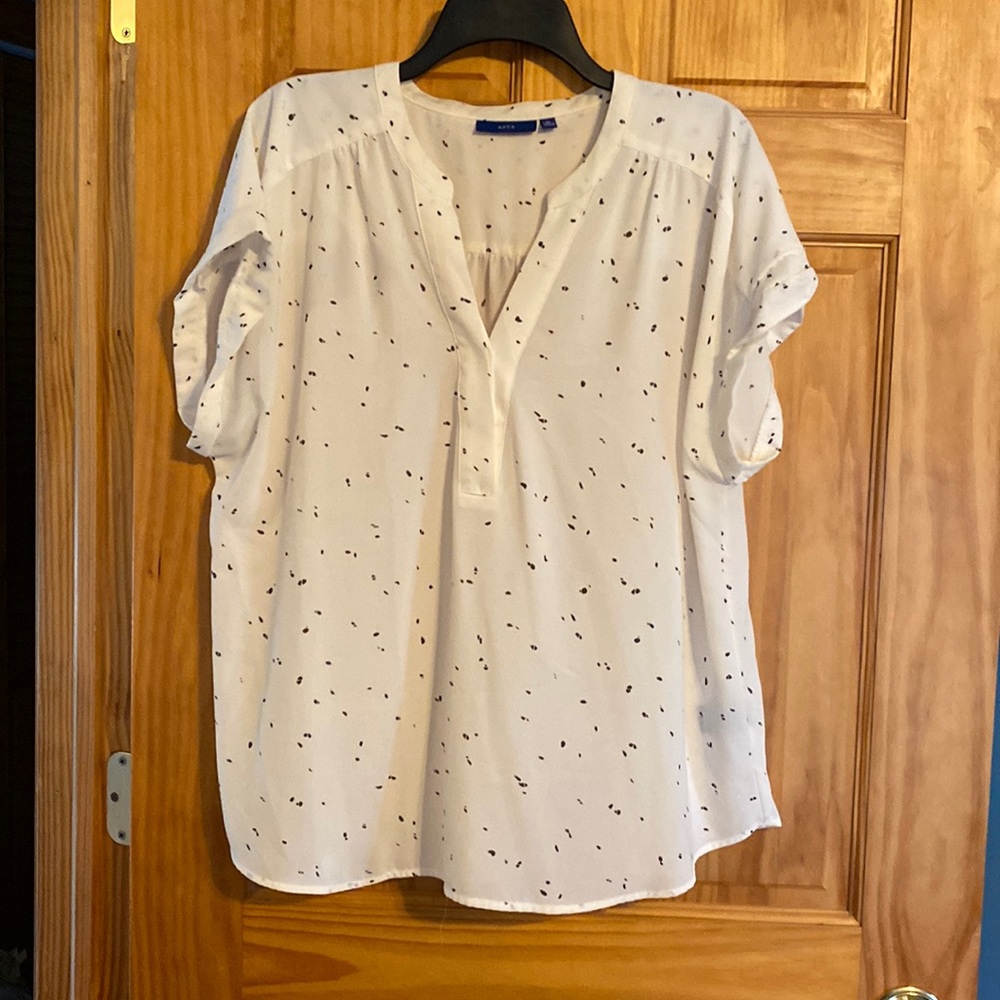 Apt 9 split neck Top